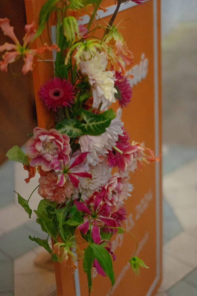 chic and elegant wedding floral design